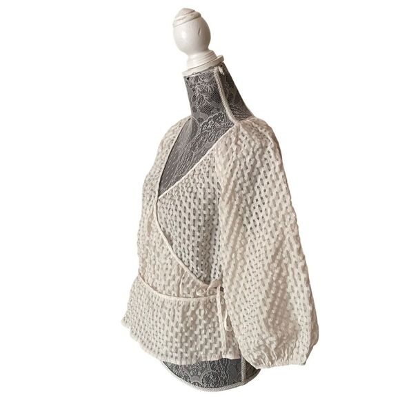 Levi’s Delilah Windowpane Wrap Top Size Medium - Picture 2 of 10